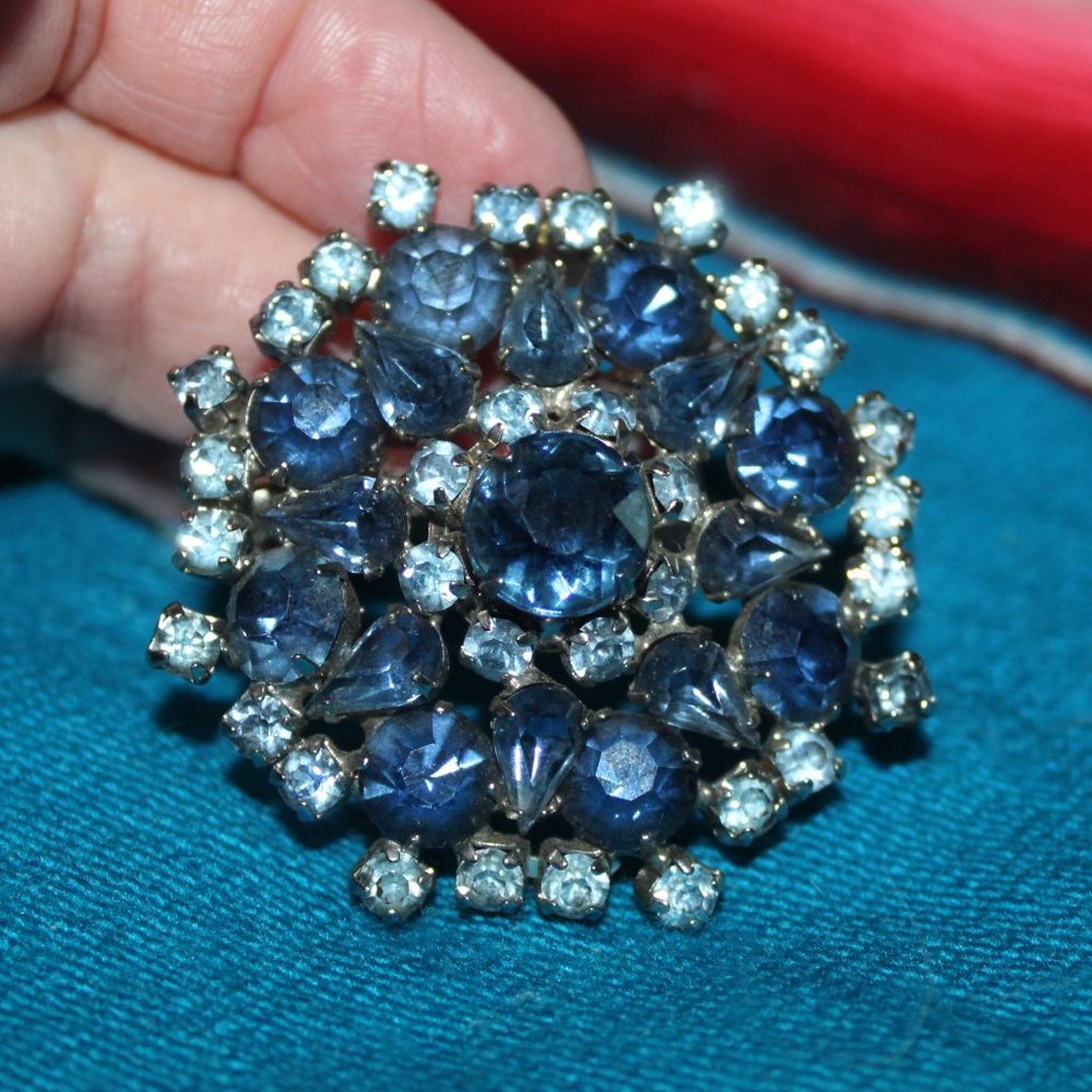 Estate Blue Rhinestone Star Style Brooch Very Pretty to Wear on any color